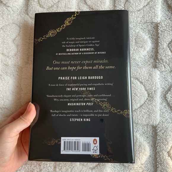 The Familiar by Leigh Bardugo, SIGNED - Picture 2 of 6